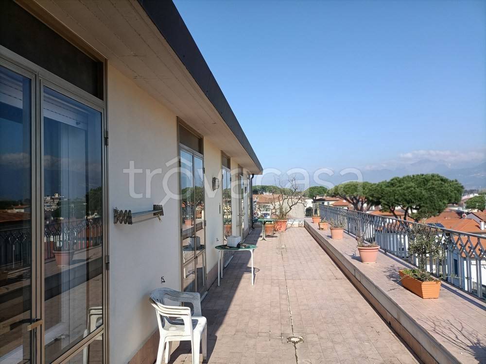 appartamento in vendita a Viareggio in zona Marco Polo