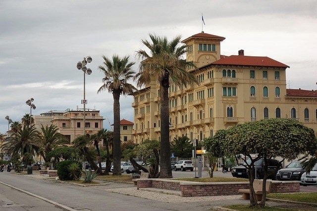 casa indipendente in vendita a Viareggio