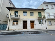 casa indipendente in vendita a Viareggio