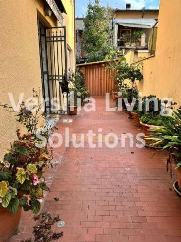 casa indipendente in vendita a Viareggio