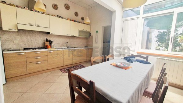 casa indipendente in vendita a Viareggio