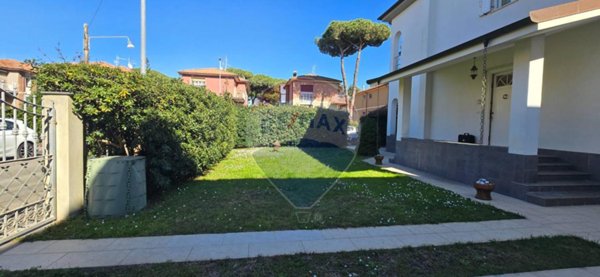 casa indipendente in vendita a Viareggio in zona Centro Storico