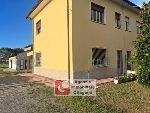 casa indipendente in vendita a Viareggio in zona Marco Polo