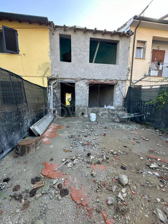 casa indipendente in vendita a Viareggio in zona Campo d'Aviazione