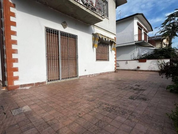 appartamento in vendita a Viareggio in zona Torre del Lago