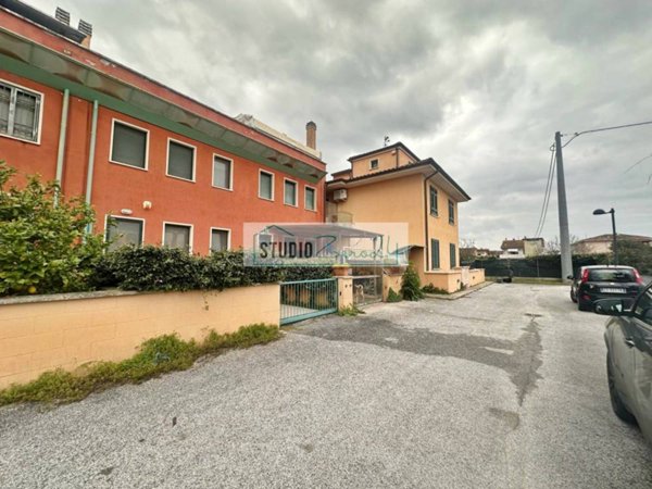 casa indipendente in vendita a Viareggio in zona Torre del Lago