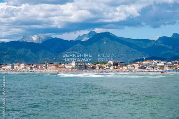 negozio in vendita a Viareggio