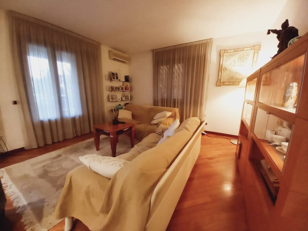 casa indipendente in vendita a Viareggio