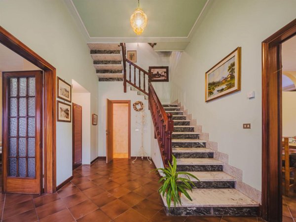 casa indipendente in vendita a Viareggio