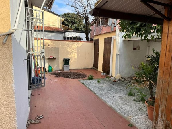 casa indipendente in vendita a Viareggio in zona Don Bosco