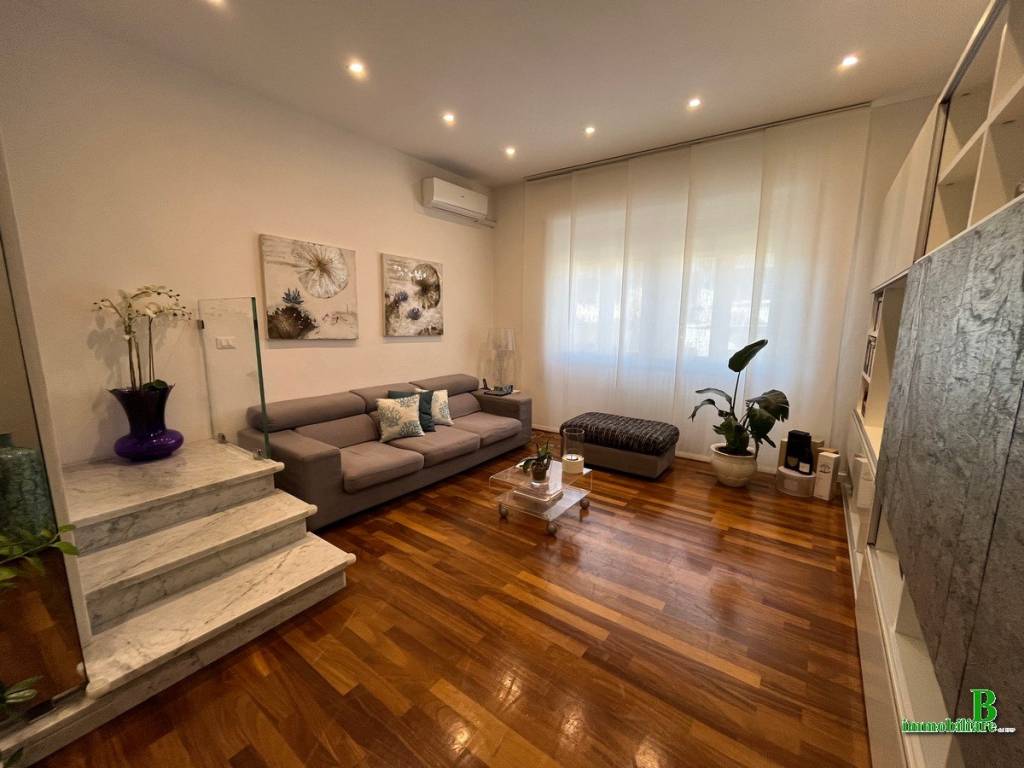 casa indipendente in vendita a Viareggio in zona Marco Polo