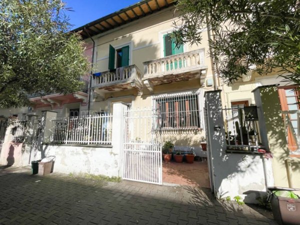 appartamento in vendita a Viareggio in zona Campo d'Aviazione