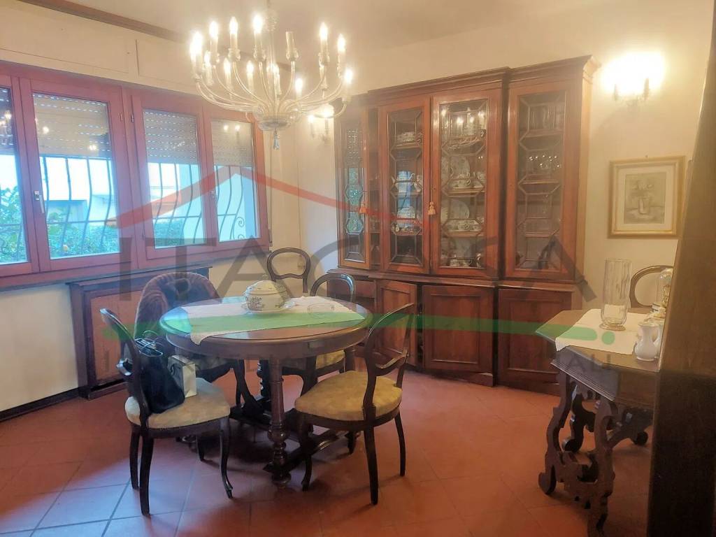 casa indipendente in vendita a Viareggio in zona Campo d'Aviazione