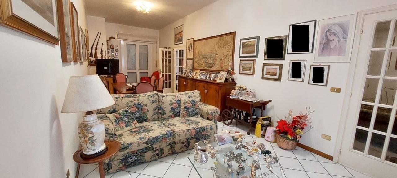 villa in vendita a Viareggio