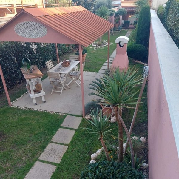 casa indipendente in vendita a Viareggio in zona Torre del Lago