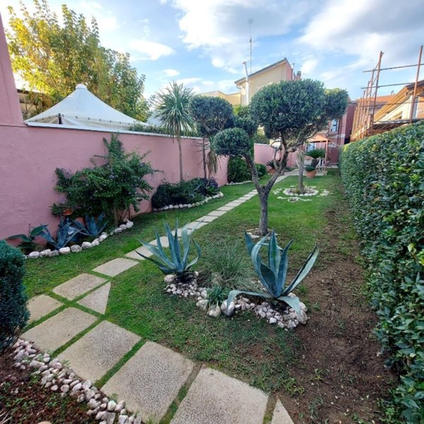 casa semindipendente in vendita a Viareggio in zona Torre del Lago