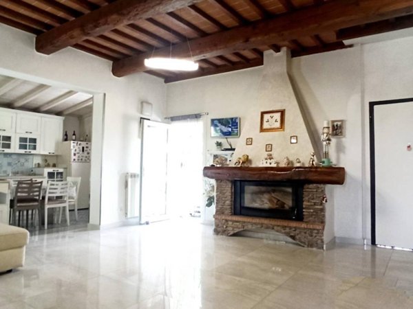 casa indipendente in vendita a Viareggio