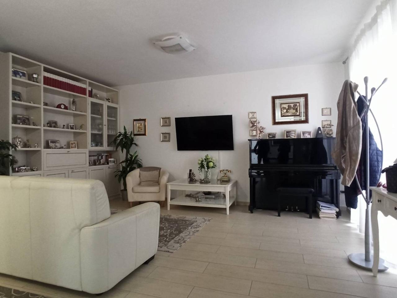 casa indipendente in vendita a Viareggio in zona Torre del Lago