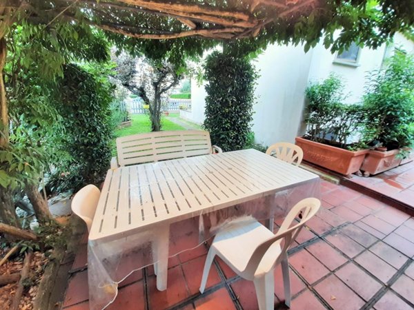 casa indipendente in vendita a Viareggio in zona Torre del Lago