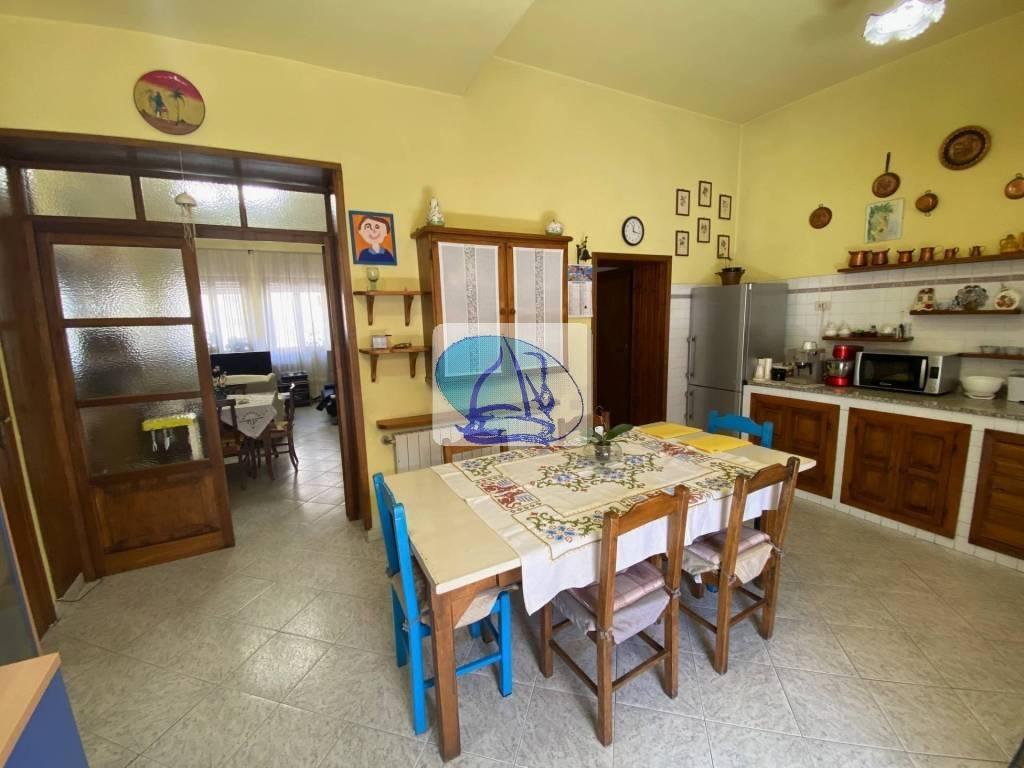 casa indipendente in vendita a Viareggio in zona Centro Storico
