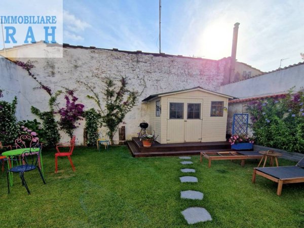 casa indipendente in vendita a Viareggio in zona Centro Storico