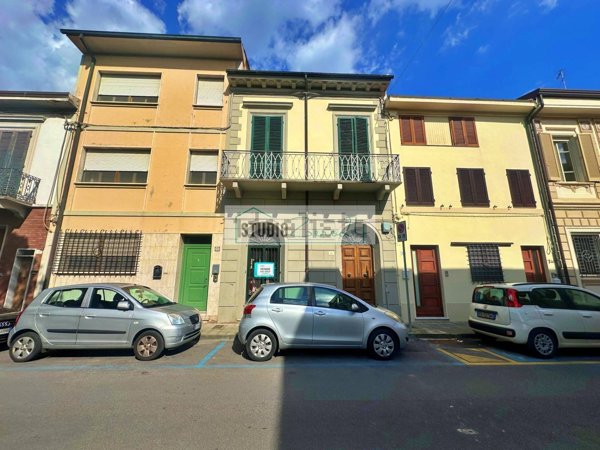 casa indipendente in vendita a Viareggio in zona Centro Storico
