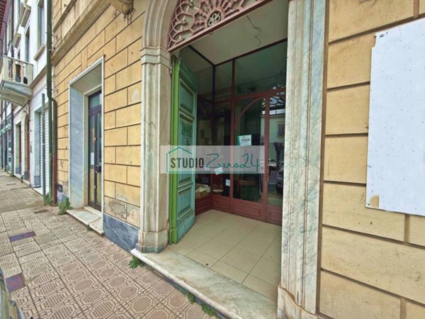 locale commerciale in vendita a Viareggio in zona Centro Storico