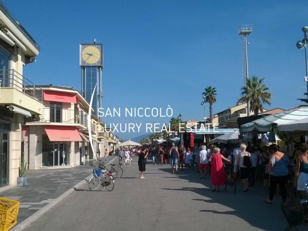 negozio in vendita a Viareggio