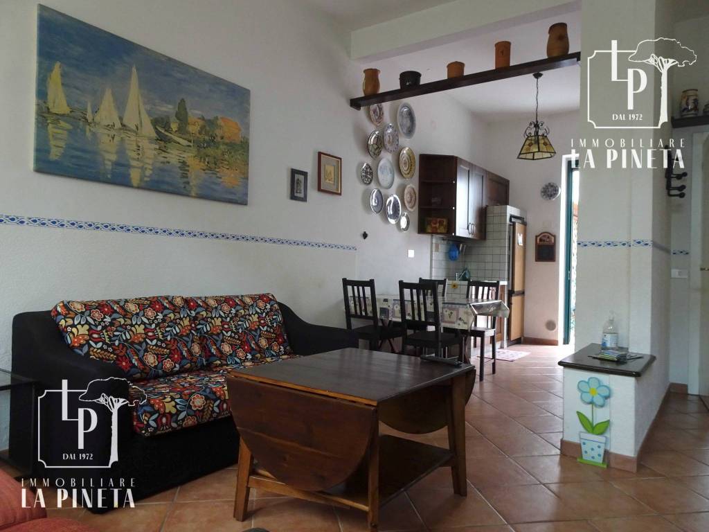 casa indipendente in vendita a Viareggio in zona Campo d'Aviazione