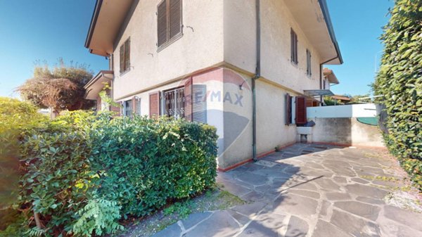 casa indipendente in vendita a Viareggio in zona Torre del Lago
