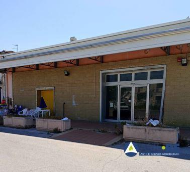 locale commerciale in vendita a Viareggio