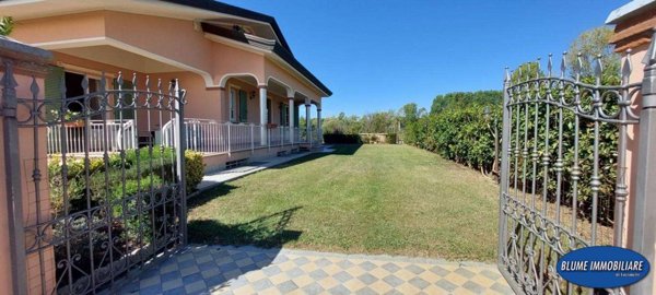 casa indipendente in vendita a Viareggio in zona Migliarina