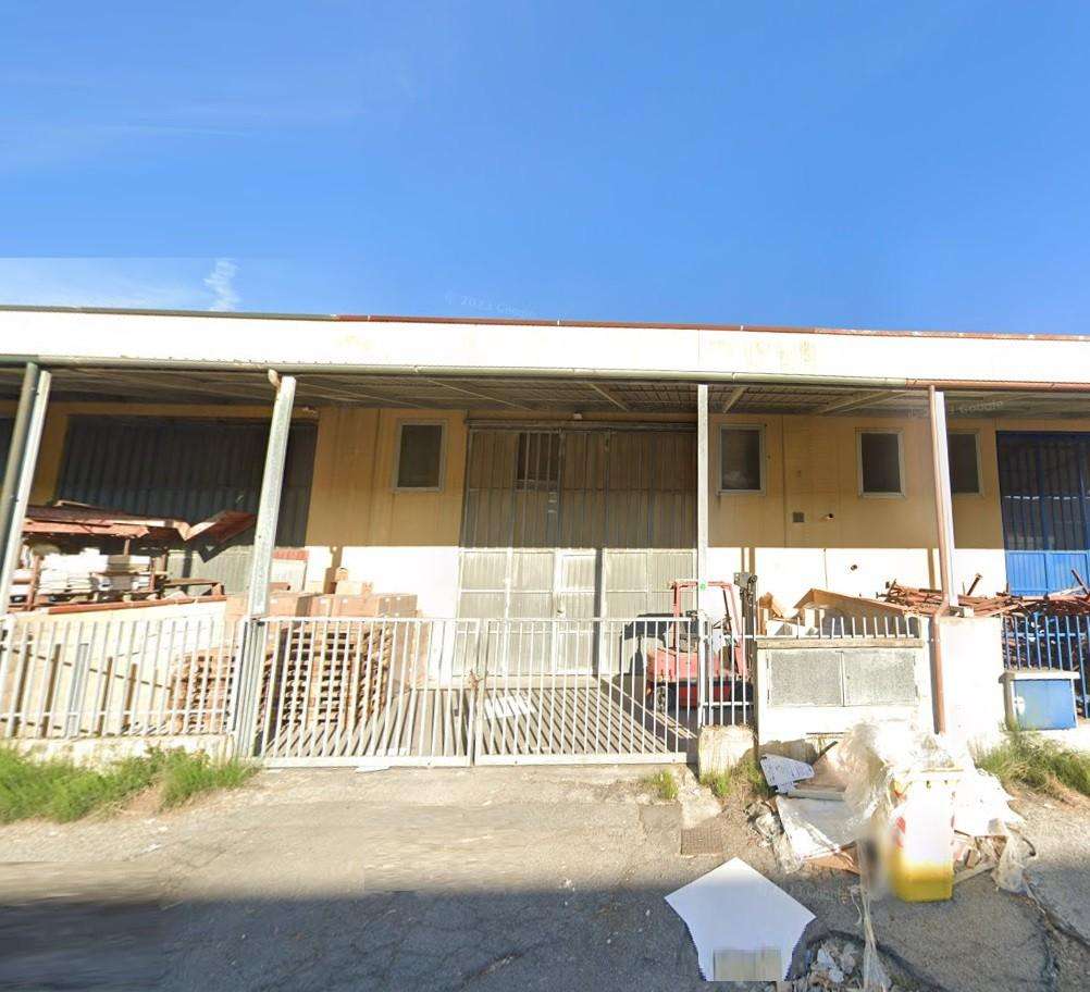 locale di sgombero in vendita a Viareggio