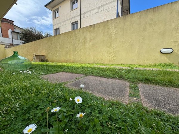 casa indipendente in vendita a Viareggio in zona Campo d'Aviazione