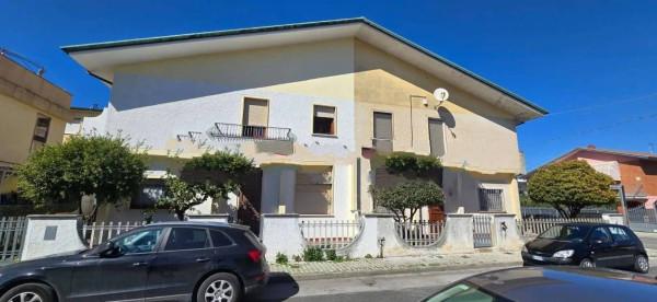 casa indipendente in vendita a Viareggio in zona Migliarina