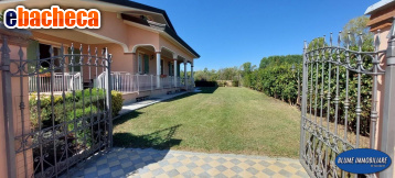 casa indipendente in vendita a Viareggio in zona Migliarina