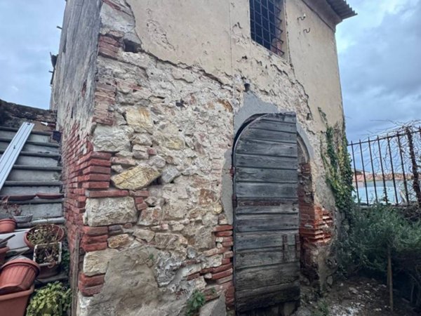 casa indipendente in vendita a Viareggio in zona Torre del Lago
