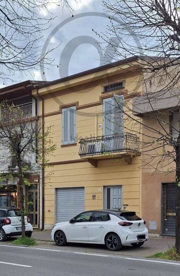 casa indipendente in vendita a Viareggio in zona Torre del Lago