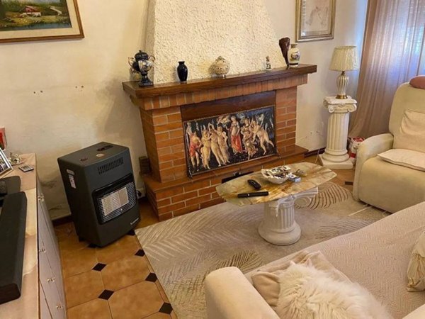 casa indipendente in vendita a Viareggio in zona Torre del Lago