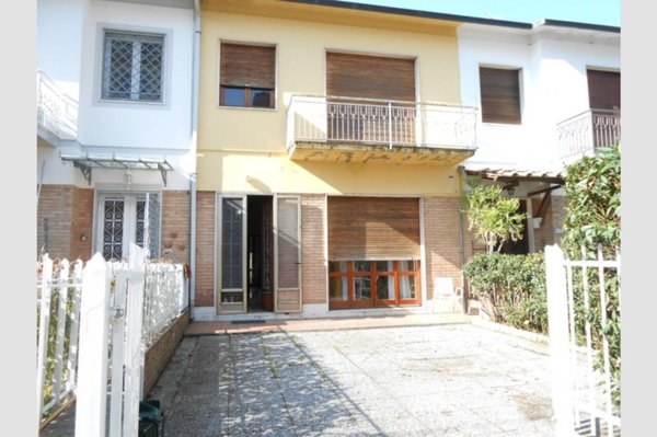 casa indipendente in vendita a Viareggio in zona Marco Polo