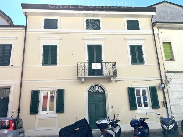 casa indipendente in vendita a Viareggio