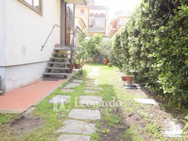 casa indipendente in vendita a Viareggio in zona Campo d'Aviazione