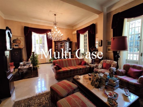 casa indipendente in vendita a Viareggio