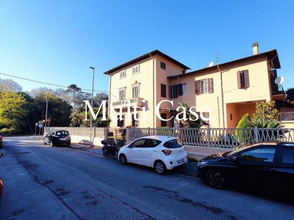 casa indipendente in vendita a Viareggio