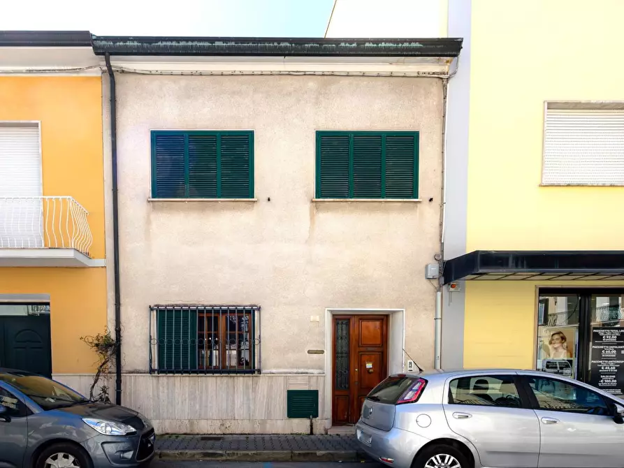 casa indipendente in vendita a Viareggio