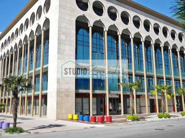 ufficio in vendita a Viareggio