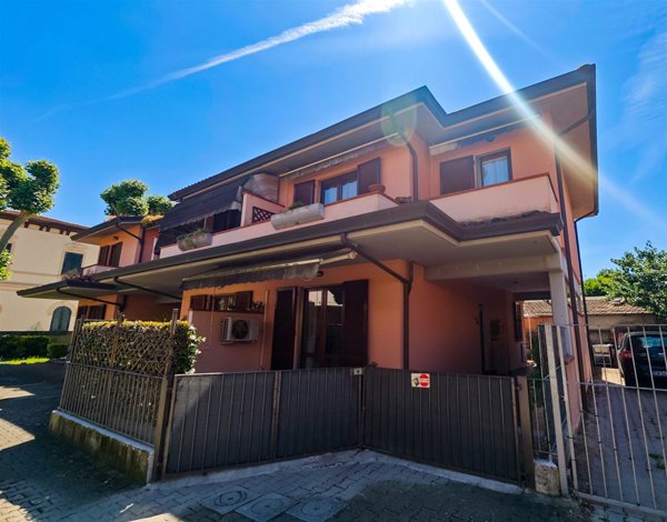 appartamento in vendita a Viareggio in zona Torre del Lago