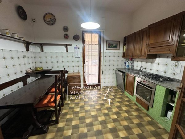 casa indipendente in vendita a Viareggio in zona Campo d'Aviazione