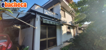 casa indipendente in vendita a Viareggio