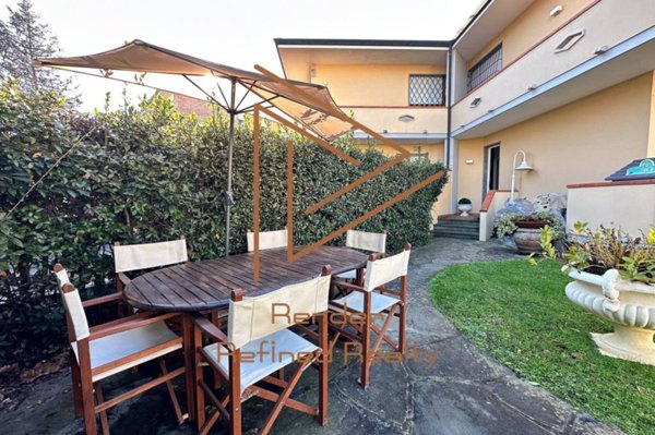 casa indipendente in vendita a Viareggio